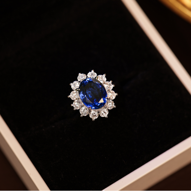 Royal Blue Sapphire Halo Ring - 图片 3